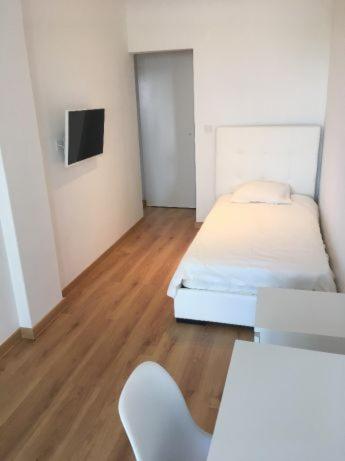 Bedrooms In Modern Guest House Almada Extérieur photo
