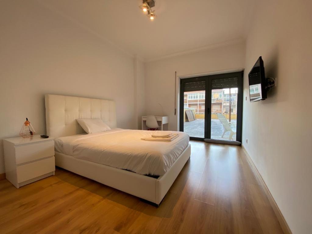 Bedrooms In Modern Guest House Almada Extérieur photo